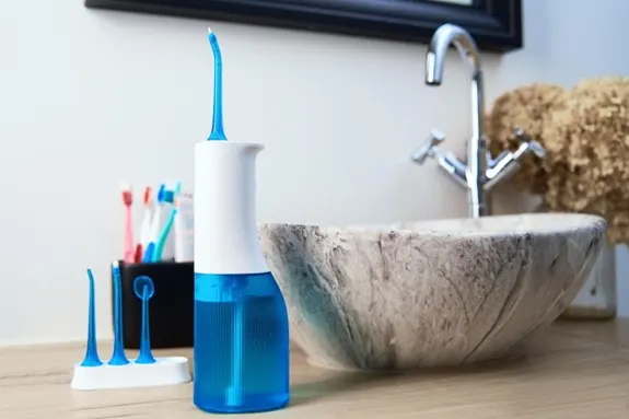 Oralni irigatori (oralni tuševi): da, ne – i kada ih koristiti?